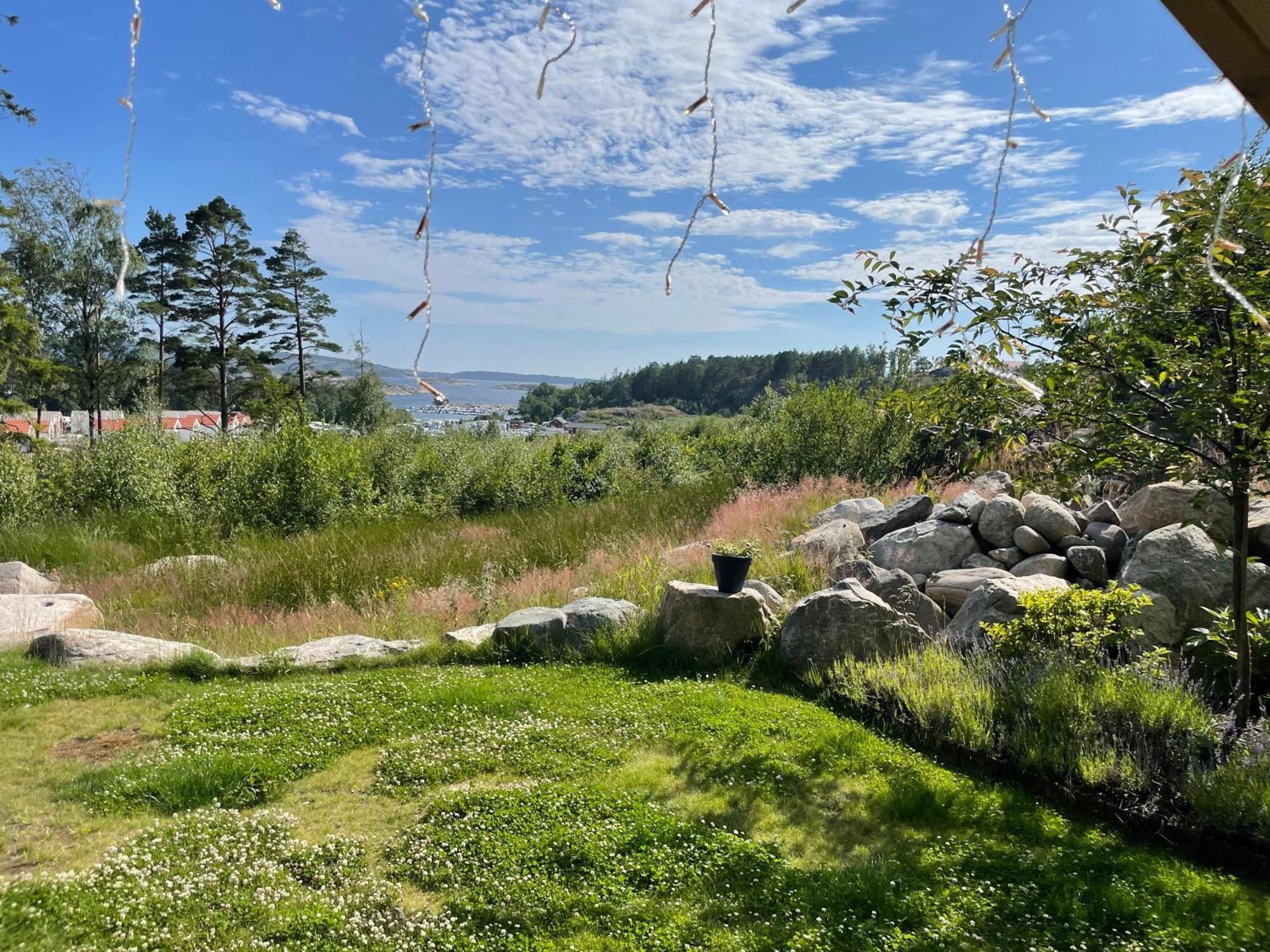 Ny Laegenhet Pa Markplan Med Havsutsikt Strömstad Esterno foto